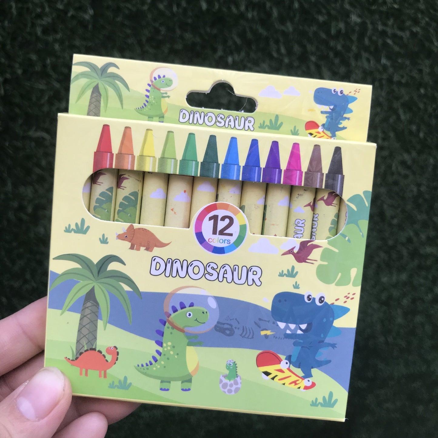 Cartoon theme 12 colors crayon set